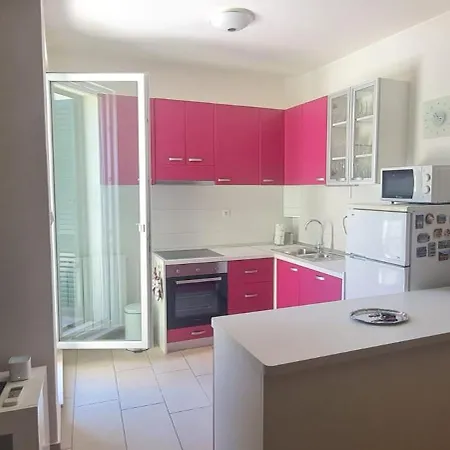 Lebedina Apartament *