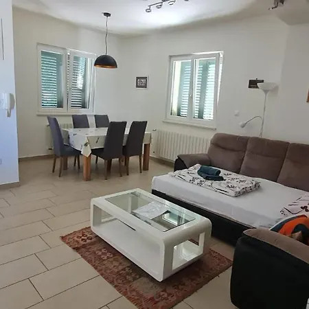 Apartament Lebedina *
